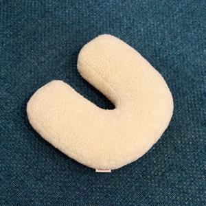 Initial Cushion U 이니셜 알파벳 쿠션