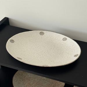 브라운 도트 오발 플레이트