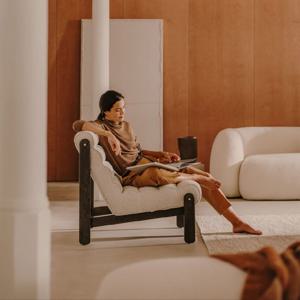 [리퍼]MAGIRA 마기라 화이트 시어링 다크 오크나무 암체어