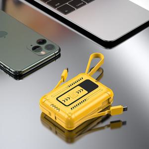 케이블 빌트인 4대 동시충전 고속 보조배터리 10,000mAh C타입 8핀 USB