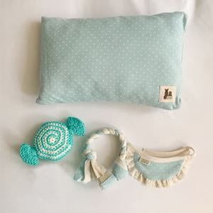 아기강아지 선물 4종세트 (도트베개+삑삑이사탕+양갈래 터그+도트 턱받이)