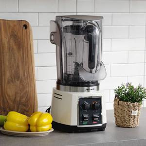 얼음까지 갈리는 고속 파워 블렌더 노이즈커버