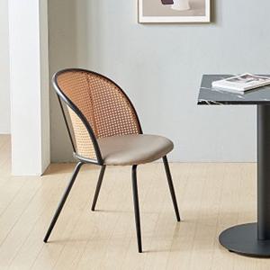 내추럴 감성의 천연라탄 곡선형 등받이 가죽방석 체어(500 2색)