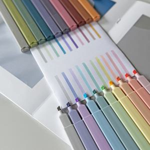 TEMU 20개 파스텔 형광펜 – 부드러운 치즐 팁, 번짐 없음, 파스텔 및 자연스러운 색상 (로즈, 블루, 옐로우, 그레이, 웨일, 에어, 블랙, 레드, 라벤더, 마젠타, 피치, 시안 등) 다용도 마킹용. 일기장, 사무 작업, 불렛 저널, 색칠 공부, 예술 프로젝트에서 부드러운 필기를 위해 설계됨. 둥근 팁과 내구성 있는 젤 잉크 특징