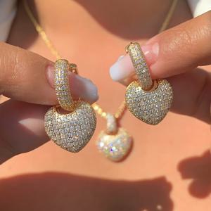 TEMU 큐빅 지르코니아 장식이 돋보이는 우아한 하트 모양 귀걸이 세트. 신부에게 완벽하며, 일상복, 파티, 결혼식에 적합합니다.