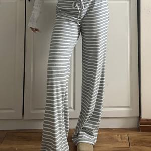 TEMU 여성용 로우라이즈 그레이 & 화이트 브러시드 와이드 레그 팬츠 - 겨울용 따뜻한 고신축 트라우저, 드로스트링 허리, 우아한 레그 라운지 & 아웃도어 웨어 (기계 세탁 가능), 가을/봄 레이어링용 (배 부분 커버)