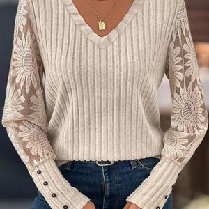 TEMU 리브 소매의 V넥 긴팔 티셔츠, 옆면에 대비되는 색상의 메시 버튼 장식.