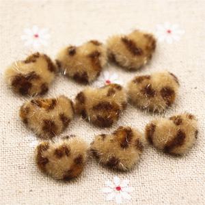 TEMU 50개 팩 모조 밍크 퍼 패턴 복숭아 하트 버튼 스티커 사랑의 하트 DIY 수제 귀걸이 헤드웨어 헤어 클립 액세서리 재료 모바일 폰 케이스 장식 패치 장식 바느질 액세서리 의류 액세서리 플러시 가방 천 버클|케이스