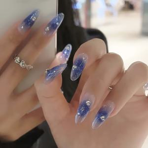 TEMU 24개 블루 그라데이션 글리터 & 알몬드형 중간 길이 광택 프레스온 네일 - 일본식 & 한국 스타일 아크릴 인조 손톱, 파티용, 결혼식, 일상 착용, 귀여운 네일, 특별한 날, 오래 지속되는 여성용, 네일 아트 애호가를 위한 쉬운 적용