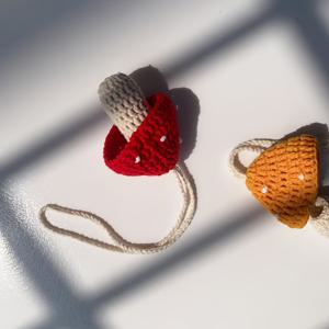 TEMU 핸드메이드 버섯 키체인 파우치 - 립스틱, 라이터 & 동전용 레트로 미니 보관 가방, 내구성 있는 폴리에스터 휴대용 정리함 (밝은 노랑/오렌지/빨강), 완벽한 생일 선물