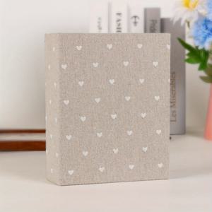 TEMU 대용량 100장 사진 패브릭 포토앨범, 하트 무늬 & 투명한 플라스틱 커버 - 베이지와 화이트의 파스텔 디자인, 부드러운 질감으로 휴대가 간편한 큰 사진북 (결혼식, 졸업식, 가족사진, 커플 фото 수집에 적합) - 6인치(6.5x5 인치) 크기를 담을 수 있는 내구성이 뛰어난 원형모서리 패브릭 바인더 - 홈데코와소중한추억을위한우아한선물,