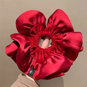 TEMU 초대형 이중층 헤어 스크런치 - 우아한 레드 플로럴 디자인, 여성용 부드러운 머리끈, 공식 및 일상 헤어스타일 - 파티 웨딩 일상 헤어 액세서리, 새틴 같은 질감, 새틴 마감, 패션 애호가용, 스크런치, 여성용 헤어 타이