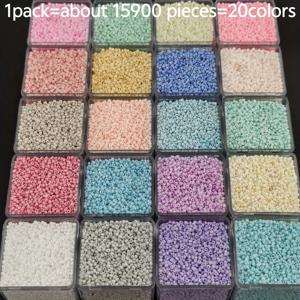 TEMU 15900개 1.8mm 무광 이지비즈 - 20가지 생동감 있는 단색, DIY 목걸이, 귀걸이 및 팔찌 제작과 파티 장식용, 화려한 구슬, 주얼리 액세서리, 공예품 재료, 비딩 프로젝트, 정밀절삭된 구슬, 매끄러운 마감, 비딩 소품, 공예 애호가 필수템