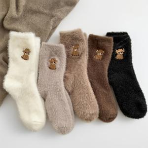 TEMU 여성용 종아리 자수 플러시 양말 5켤레, 겨울용 두꺼운 따뜻한 바닥 양말, 만화 따뜻한 발 수면 양말, 브라운 컬러 트렌디한 올매치 여성 양말
