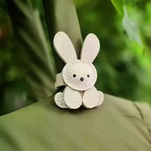 TEMU 1개 귀여운 흰 토끼 가방 장식 - PU 가죽 조절 가능한 토끼 키링, 검은 귀와 분홍 코, 파스텔 베이지 토트/가방 액세서리, 이상적인 부활절 선물 (핸드백, 백팩, 자동차 키에 적합)