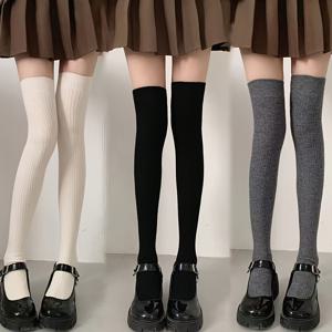 TEMU 여성용 오버 더 키니 긴 양말 3켤레, 세로 슬러치 양말, 가을/겨울 스타일, 사계절용 종아리 양말, 클래식 블랙, 화이트, 그레이, 파티, 캐주얼 웨어에 적합, 다양한 JK 스커트 및 플리츠 스커트와 매치 가능