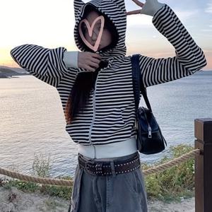 TEMU 여성용 고딕 후드티 - 캣 이어 칼라 & 이어, 숏 재킷, 캐주얼 봄/가을 아우터웨어, 기계세탁 가능한 레이어링룩, 테마 이벤트와 일상복에 적합한 non-stretch 소재, 편안한 핏, 장난기 넘치는 데빌혼즈 & 후드, 트렌디한 레이어드 룩