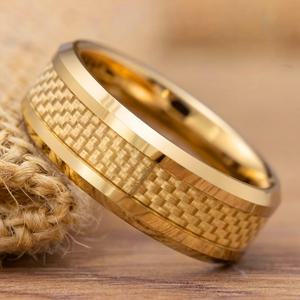 TEMU 1개 남성용 럭셔리 304 스테인리스 스틸 링 - 골드 카본 파이버 인레이 디자인, 내구성 있는 무도금 금색 액세서리, 발렌타인데이 & 아버지의 날 선물, 캐주얼 착용, 다목적 웨딩밴드, 남성 결혼 반지, 약혼 선물, 세련된 액세서리, 현대적 디자인, 고품질 패션, 천 선물 상자 포함, 각질 독특한 디자인, 남성 및 전문가에게 적합|반지