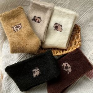 TEMU 귀여운 카피바라 모양의 두꺼운 따뜻한 가을/겨울용 슬리퍼 5켤레 세트. 편안한 수면을 위한 독특한 만화 캐주얼 트렌디 양말. 여성용 두꺼운 따뜻한 양말, 남성용 두꺼운 따뜻한 양말, 재고 정리 세일, 여성용 양말