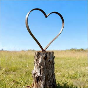 TEMU 1개 빈티지 메탈 하트 가든 스테이크 - 러스틱 야외/러브 테마 조각품, 웨딩 크리스마스 장식, 로맨틱 선물, 내구성 있는 메탈 하트 아트, 야드 또는 가든 데코