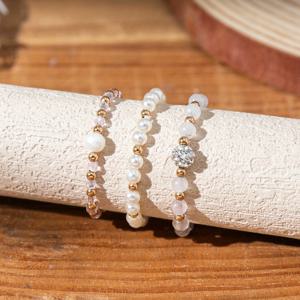 TEMU 여러 색상으로 다양한 스타일의 비즈, 돌, 라인스톤 장식 반지 세트, 여성용 탄력 있는 행운의 돌 반지, 비즈 수량은 다를 수 있습니다.