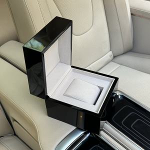 TEMU 1pc 우아한 나무 시계 디스플레이 케이스, 인조 양털 내부, 시계 컬렉션을 위한 직사각형 보관 상자, 부활절, 할로윈, 추수감사절을 위한 이상적인 선물 - 광택 있는 마감