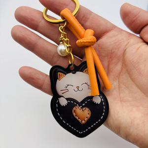 TEMU 2D 플랫 원래 핸드메이드 귀여운 우아한 고양이 아크릴 키체인 | 오렌지 가죽 코드 + 진주 디자인 | 새로운 봄/여름 컬렉션 | 완벽한 생일/휴일 선물, 배낭, 매우 귀여운 펜던트, 스포츠 가방, 재미있는 액세서리, 지갑 장식, 수하물 태그를 위한 재미있는 개인화된 디자인을 제공합니다.