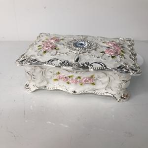 TEMU 네이비 블루 & 골드 플로랄 디자인의 현대 유럽 스타일 메탈 주얼리 박스 1개, 스냅 클로저, 패브릭 안감 - 결혼식, 크리스마스, 선물용 여성용 홈 데코 주얼리 오거나이저, 세련된 미학적 장식 디테일 | 장식용 주얼리 상자