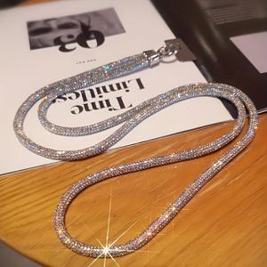 TEMU 심플하고 세련된 라이트 럭셔리 긴 목걸이 스타일의 반짝이는 보석 펜던트가 달린 실버 컬러 스몰 참 모바일 폰 체인