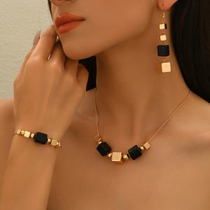 TEMU 4개 세트 여성용 팔찌 목걸이 귀걸이 세트 가을 겨울 레트로 기하학적 3D 사각 비즈 조절 가능한 팔찌 라이트 럭셔리 세트 선물 파티에 적합