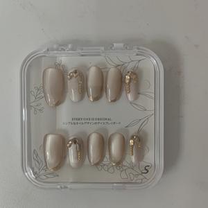 TEMU 10개 중간 길이 아몬드 쉐입 실버 디자인 네일 스티커, 골든 엣지 포함, 데일리 및 페스티벌용 재사용 가능, 젤리 글루 1개 + 큐티클 푸셔 1개 증정 – 특별한 접착제 필요 없음, 축제 네일,재사용 가능한 못,우아한 네일 아트,은빛 손톱,내구성 있는 스티커,오래 지속되는 착용감,인조 손톱,프레슨 네일,파티 네일,패션 애호가