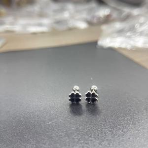 TEMU 클래식 귀걸이 한 쌍, 심플하고 로맨틱한 디자인, 발렌타인데이, 어버이날, 파티 선물, 사계절 주얼리, 로맨틱 선물, 주얼리,클래식 귀걸이,가벼운 귀걸이,정교한 장인 정신, 이어링,보석 수집가,그녀를 위한 선물