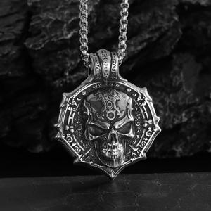 TEMU 고딕 남성 해골 펜던트 목걸이 - 헤비듀티 메탈 느낌의 화이트 고딕 체인, 바이킹 뿔 달린 해골 & 켈틱 노트워크 디자인 가장자리, 할로윈, 파티, 데일리 웨어, 연중 에지 액세서리 선물용 비귀중 전기도금 주얼리