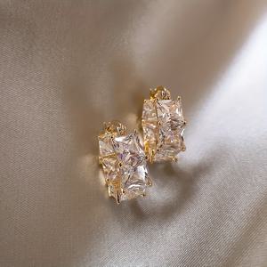 TEMU 2개 골든 스톤 귀걸이, 여성용 귀걸이, 패셔너블하고 다용도 귀걸이, 데이 선물, 여성용 우아한 귀걸이, 고품질 여성용 귀걸이, 특별한 날을 위한 귀걸이, 스타일리시 액세서리, 우아한 디자인, 패션 주얼리, 고급 마감, 내구성 있는 귀걸이, 귀걸이, 여성용 주얼리, 그녀를 위한 선물, 주얼리 애호가를 위한