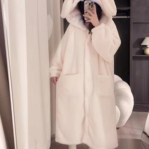 TEMU 여성용 겨울 토끼 귀 후드 코랄 플리스 파자마, 새로운 고급 두꺼운 따뜻한 잠옷, 캐주얼 단색 니트 소재 드레스 긴가운, 버튼 디테일, 폴리에스테르 100%, 가을/겨울에 적합합니다.