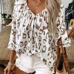 TEMU 여성용 카키 프린트 딥 브이넥 블라우스 - 3/4 소매 비대칭 셔츠와 러플 밑단 & 주름 디테일, 봄 여름 가을 캐주얼 아웃핏용 세탁기 사용 가능한 경량 상의, 비침 방지 원단, 프린트 의류