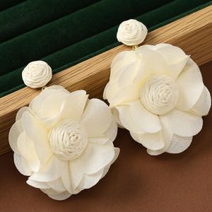 TEMU 달콤하고 우아한 로맨틱 패브릭 카멜리아 귀걸이 한 쌍, 여성을 위한 휴일, 생일, 데이트, 무도회, 파티, 여행, 쇼핑 액세서리, 휴가 액세서리,로맨틱 스타일,여성용 액세서리,스타일리시한 장식,패션 액세서리,파티웨어,여성 패션