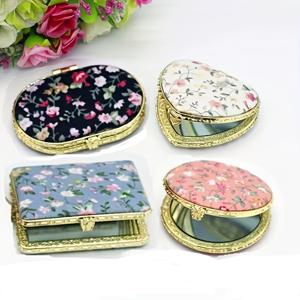 TEMU 4개 세트의 꽃무늬 포켓 메이크업 거울, 휴대용 접이식 여행용 화장품 거울, 골든 트림, 드레스어 마운트, 향수 없음, 폴리시드 마무리, 플라스틱 프레임, 꽃 테마, 배터리 없음