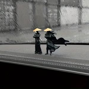 TEMU 2개 미니어처 검술사 피규어 - 전통 중국 무술 장식용 검은 로브 & 우산, 차량 대시보드 및 후방 거울 장식, 아시아 스타일 수집품 액세서리, 위샤 스타일, 역동적인 포즈, 정교한 디테일, 우산 토퍼