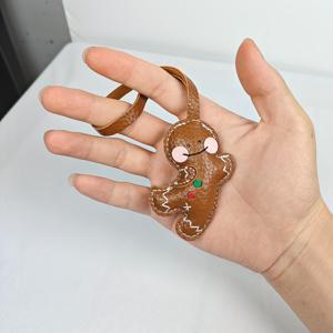 TEMU 새로운 크리스마스 선물, 생일 파티 선물, 수제 PU 가죽 진저브레드 남성 키체인 및 가방 참, 지갑 액세서리, 핸드백 및 백팩 장식, 크리스마스 스타일 크리스마스 선물, 기념품|키링부자재
