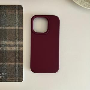 TEMU 아이폰 기기에 맞게 디자인된 충격 방지 기능이 있는 미니멀하고 고급스러운 솔리드 버건디 폰 케이스입니다.