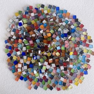 TEMU 1200개 멀티 컬러 혼합 팩 1cm 작은 입자 DIY 유리 파티클 패치 재료 패키지 DIY 수공예 재료, 보석 및 장식용, 기하학적 패턴, 0.39인치 정사각형 블록 핸드메이드 유리 타일 - 사각 공예 세라믹 타일 장식 소품, 창의적인 예술, 그림 그리고 수제 주얼리 공예에 사용