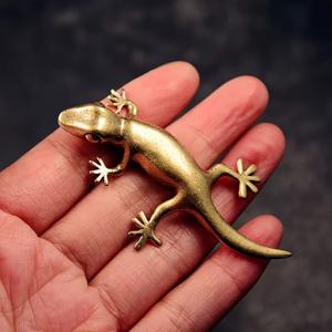 TEMU 1개 빈티지 황동 도마뱀 조각상 - 앤티크 구리 수집용 피규어, 거실, 사무실 또는 책상용 수제 홈 데코 - 전기 불필요, 동물 애호가 및 할로윈 장식, 도마뱀 장식, 사무실 장식에 완벽한 선물