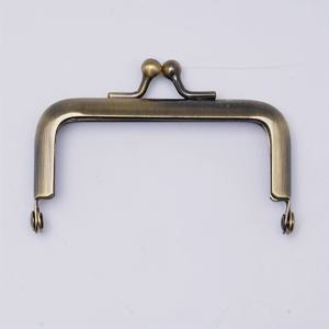 TEMU 1pc 우아한 금색 메탈 가방 클립, 둥근 비즈가 달린 - 가방, 지갑, 소형 핸드백에 이상적 - 드릴 필요 없음, 안전한 닫힘, 크래프팅 액세서리 | 장식용 가방 클립 | 부드러운 마감, DIY 지갑 만들기