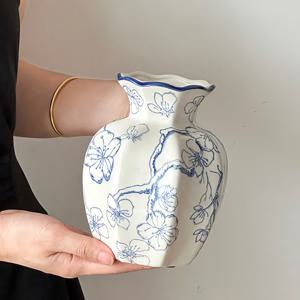 TEMU 1개 노르딕 블루 & 화이트 도자기 꽃병 - 홈 데코용 우아한 플로랄 디자인, 식물 물주기, 생일 선물, 파티용 - 여성 및 남성용 내구성 있는 스칸디나비아 스타일 장식용 화병