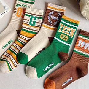 TEMU 뉴욕 1984 & 틴 1990 글씨가 있는 레트로 빈티지 중목 양말 5켤레 - 커피 브라운, 그린, 화이트 & 베이지 액센트 - 캐주얼 운동복용 부드럽고 내구성 있는 소재 - 가을 패션 액세서리, 재미있는 양말, 편안한 신발, 고품질 직물 공예, 일상적인 발신발, 도시 스트리트웨어, 손세탁 가능, 양말 수집가를 위한