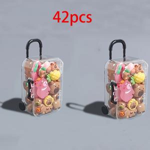 TEMU 42pcs 카피바라 선물 상자 세트 (40개 무작위로 섞인 카피바라 + 2개의 수하물) 빛나는 귀여운 만화 카피바라. DIY 수공예품, 휴대폰 케이스, 머리 액세서리, 귀걸이, 열쇠 체인, 수지 액세서리 만화 동물 [스탠드 및 선물에 가장 적합한 선택]