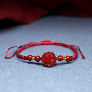 TEMU 남녀 모두에게 적합한 손수 만든 클로버 장식 브레이슬릿 - 조절 가능한 빨간 끈과 비즈 액센트, 휴일 및 특별한 기회에 이상적인 선물, 축제용 액세서리| 매력적인 액세서리| 조절 가능한 브레이슬릿