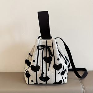 TEMU 여성용 캐주얼 니트 폴리에스터 드로스트링 백 하트 패턴 - 베이지 & 블랙, 고정 숄더 스트랩 & 조절 가능한 끈 클로저, 가벼운 봄철 패션 액세서리, 매일 사용하기 좋은 니트 핸드백, 다용도 토트백, 세련된 토트백, 내구성 있는 구조, 스타일리시한 토트백, 데일리 필수품 가방