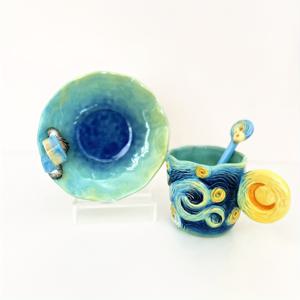 TEMU 1SET 세라믹 손그림 클래식 반고흐 오일 페인팅 아트 커피 컵 및 사우서 세트, 1pc 별빛, , 아이리스, 석류 티 컵, 1pc 파도 라운드 플레이트, 1pc 꽃 스푼, 우아한 홈 테이블 장식, 크리스마스, 데이, 어머니의 날 선물 (용량: 180ml/6oz)|티테이블